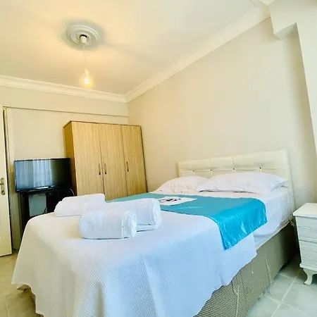 Kusadasi'nda Harika Nida 8 فيلة *