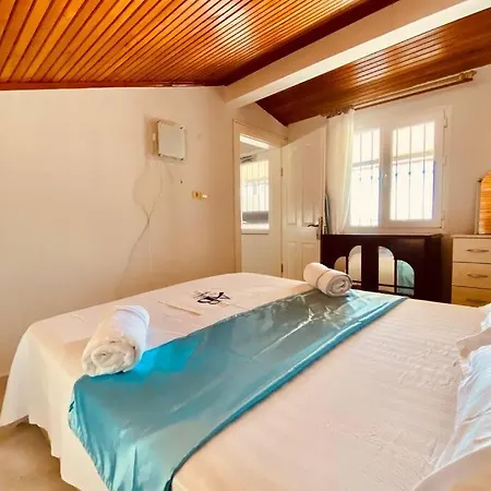 Kusadasi'nda Harika Nida 8 Kusadası