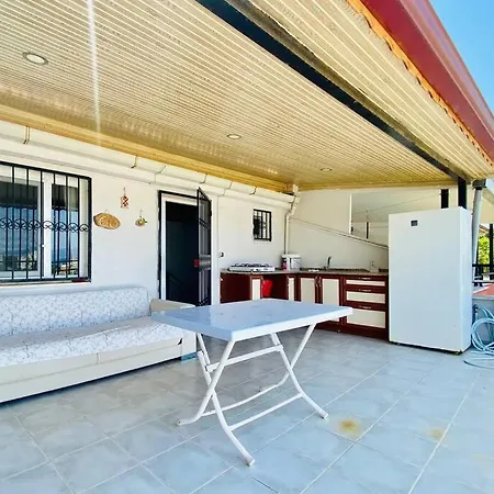 Kusadasi'nda Harika Nida 8 فيلة